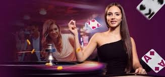 Tampilan berbagai permainan sepak bola dan meja dealer langsung di rexus88